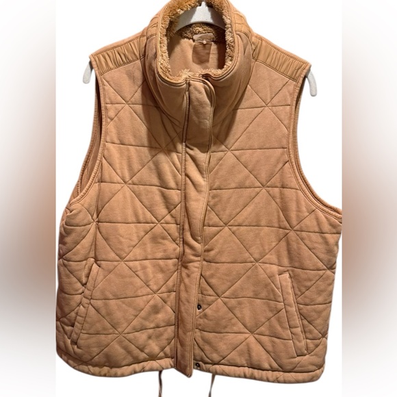 CALIA By Carrie Underwood Quilted Vest - Picture 2 of 11